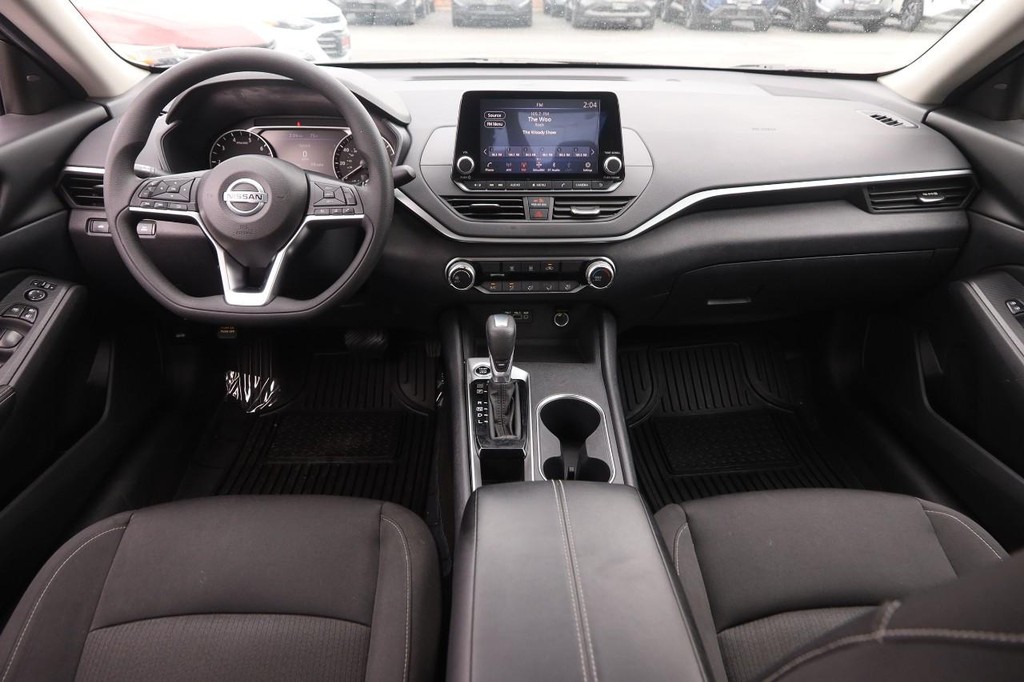 Nissan Altima Vehicle Image 19