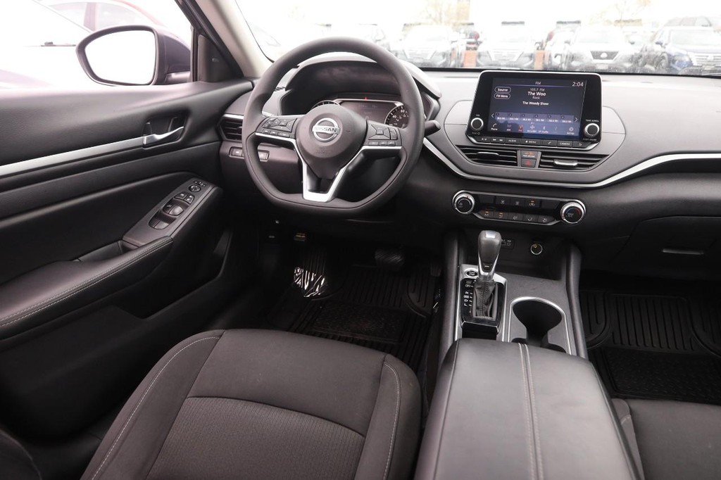 Nissan Altima Vehicle Image 20