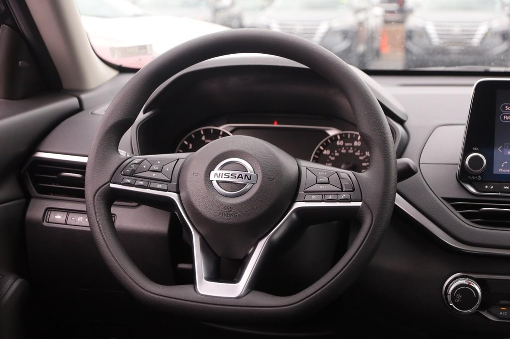 Nissan Altima Vehicle Image 21