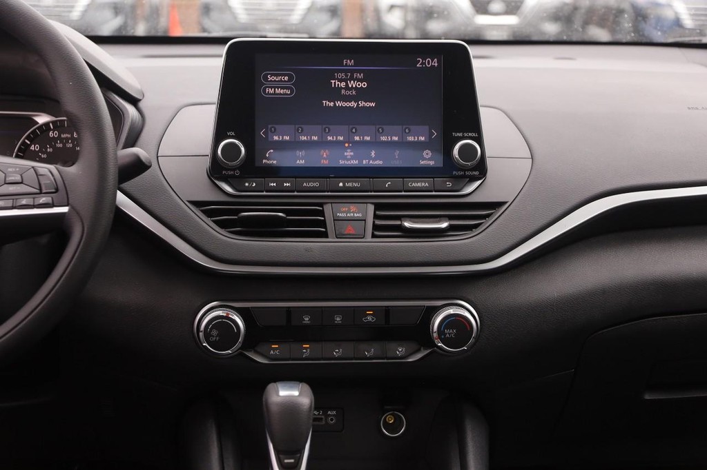 Nissan Altima Vehicle Image 22