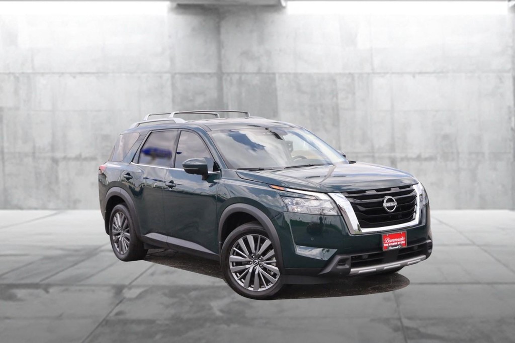 Nissan Pathfinder Vehicle Full-screen Gallery Image 2