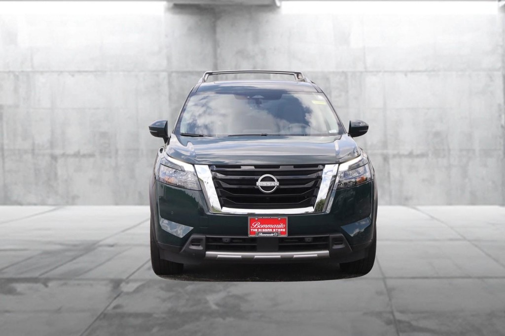 Nissan Pathfinder Vehicle Full-screen Gallery Image 4