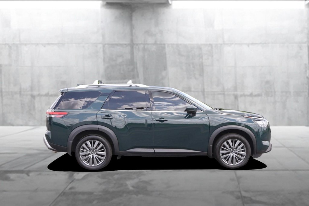 Nissan Pathfinder Vehicle Full-screen Gallery Image 5