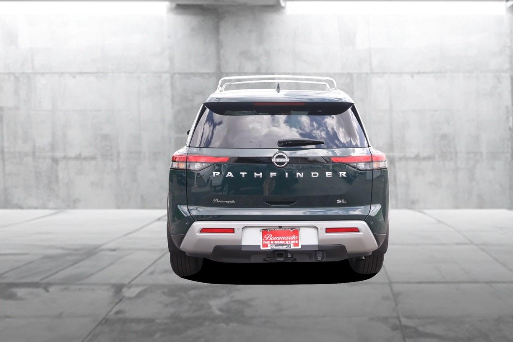 Nissan Pathfinder Vehicle Full-screen Gallery Image 6