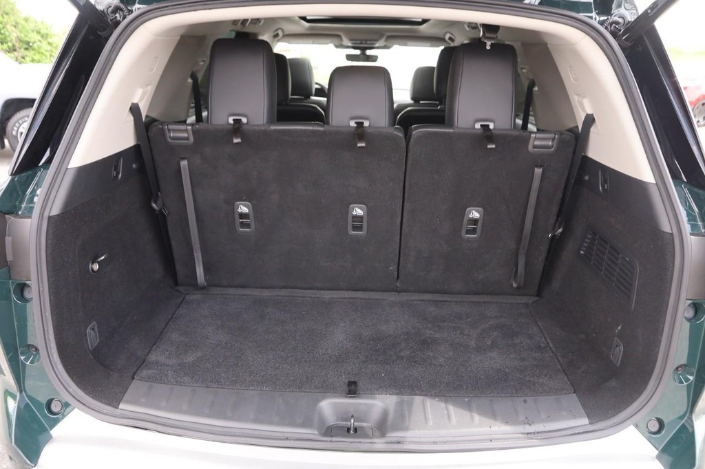 Nissan Pathfinder Vehicle Full-screen Gallery Image 7