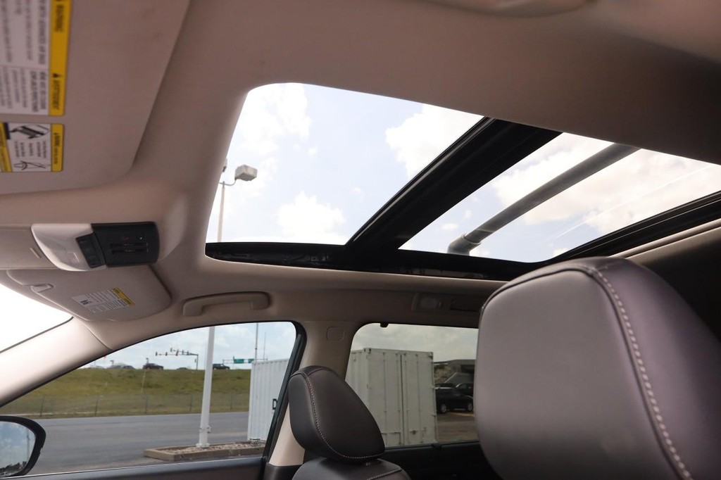 Nissan Pathfinder Vehicle Full-screen Gallery Image 9