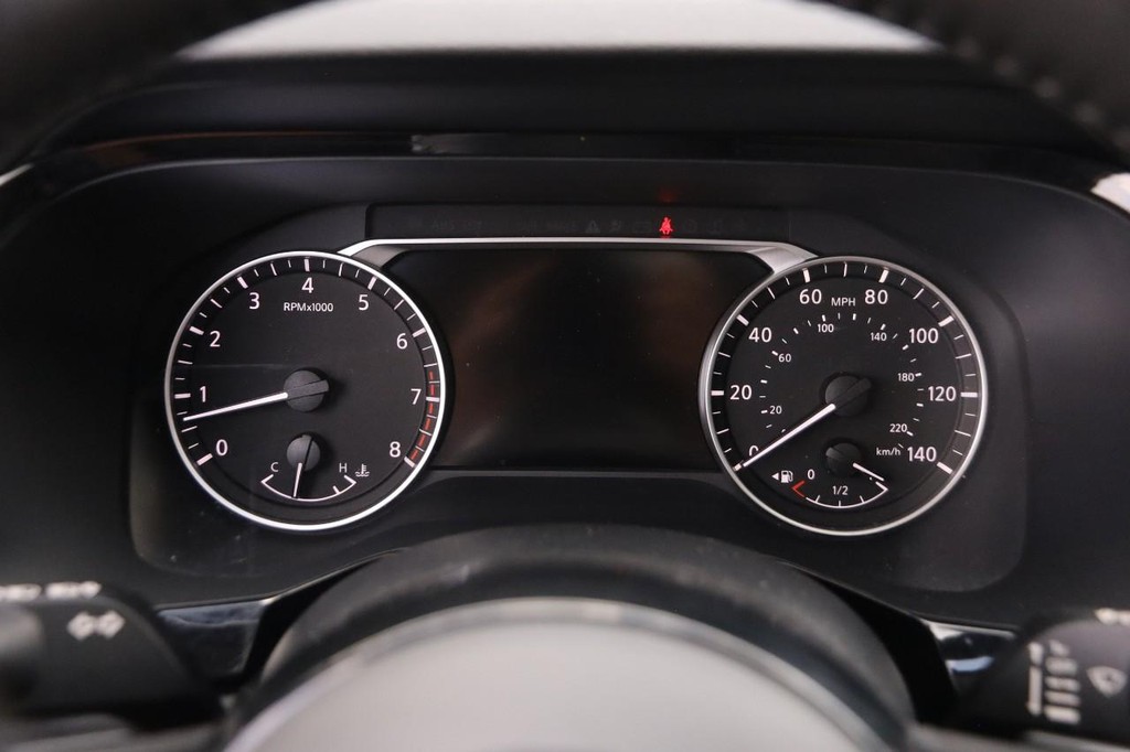 Nissan Pathfinder Vehicle Full-screen Gallery Image 16