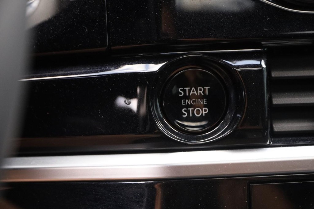 Nissan Pathfinder Vehicle Full-screen Gallery Image 17