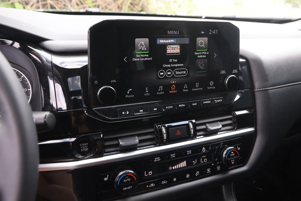 Nissan Pathfinder Vehicle Full-screen Gallery Image 18