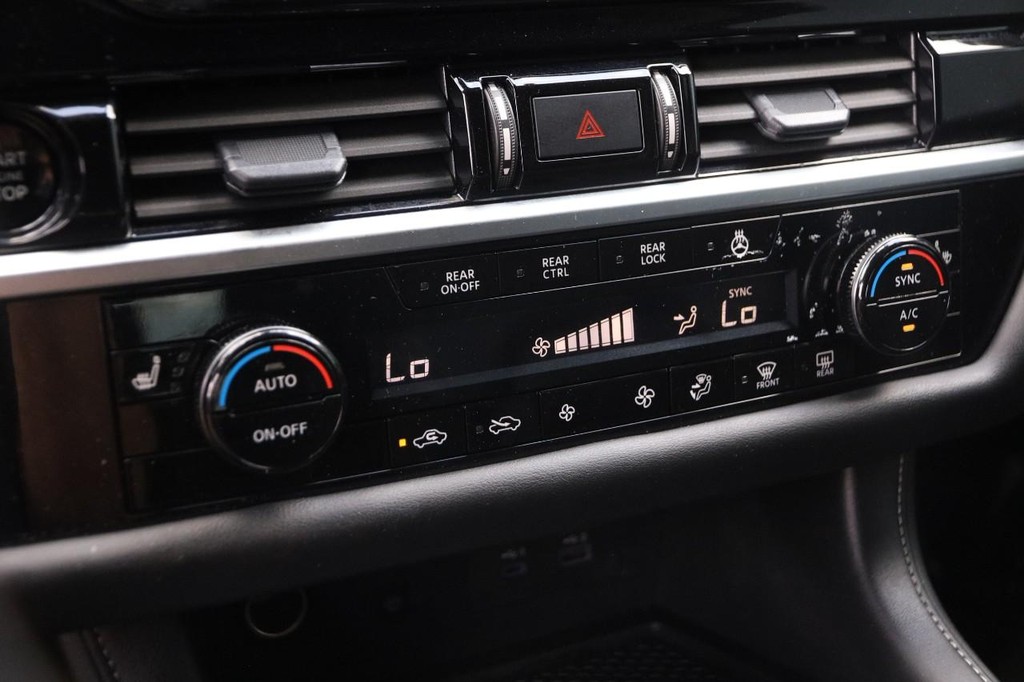 Nissan Pathfinder Vehicle Full-screen Gallery Image 20