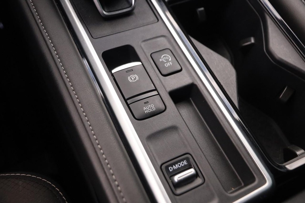 Nissan Pathfinder Vehicle Full-screen Gallery Image 21