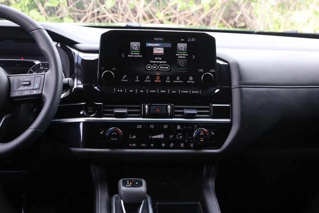 Nissan Pathfinder Vehicle Full-screen Gallery Image 26