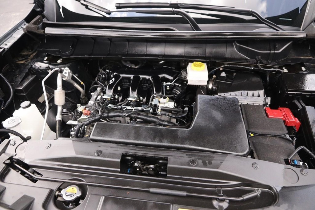 Nissan Pathfinder Vehicle Full-screen Gallery Image 29