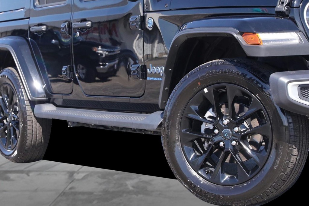 Jeep Wrangler 4xe Vehicle Full-screen Gallery Image 3