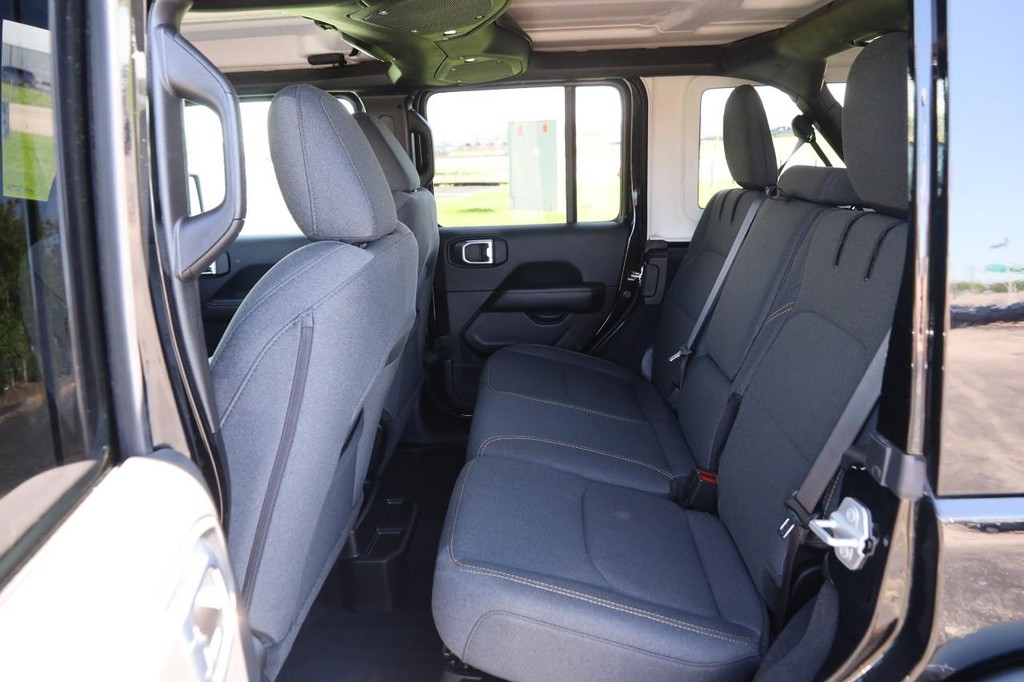 Jeep Wrangler 4xe Vehicle Full-screen Gallery Image 9