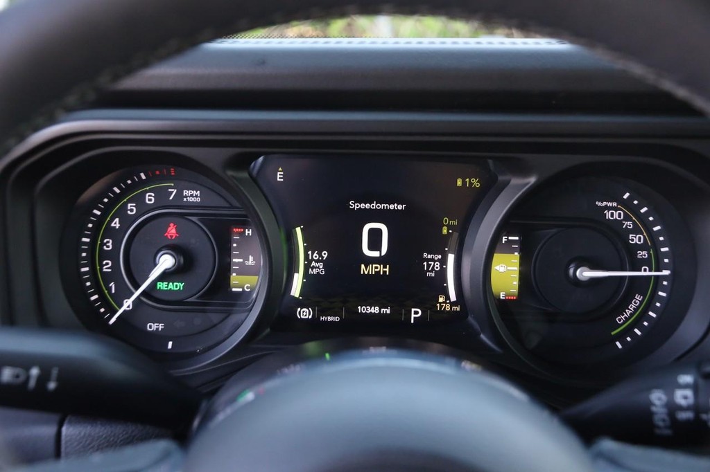 Jeep Wrangler 4xe Vehicle Full-screen Gallery Image 13