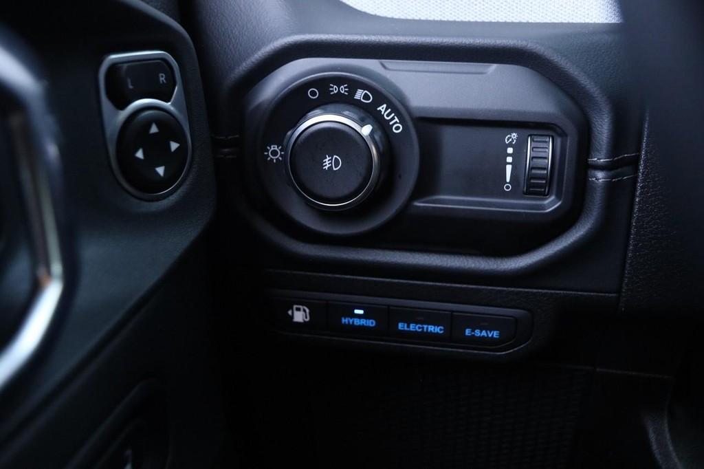 Jeep Wrangler 4xe Vehicle Full-screen Gallery Image 20