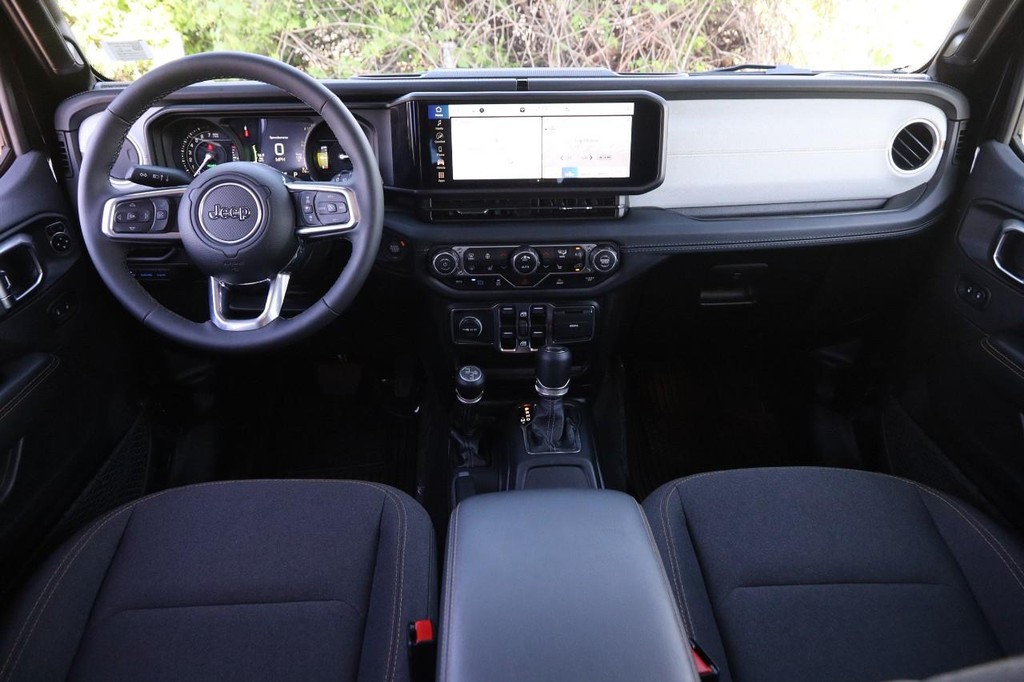 Jeep Wrangler 4xe Vehicle Full-screen Gallery Image 21