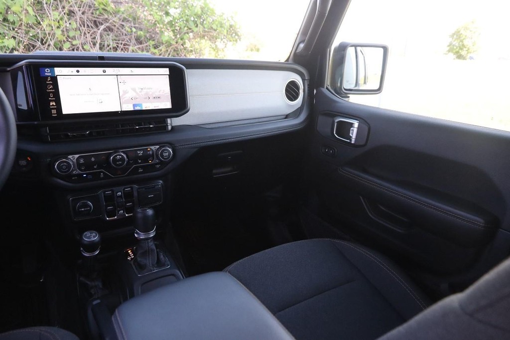 Jeep Wrangler 4xe Vehicle Full-screen Gallery Image 25