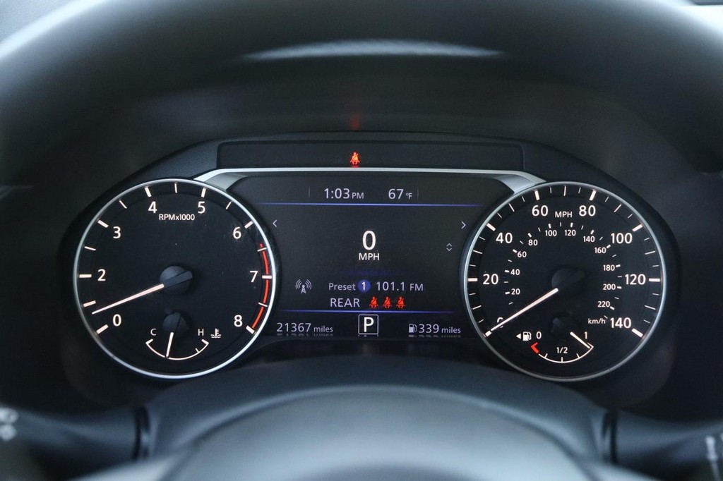 Nissan Altima Vehicle Full-screen Gallery Image 13