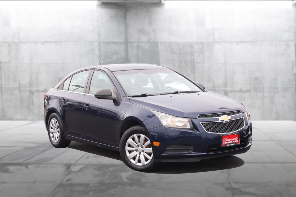Chevrolet Cruze Vehicle Full-screen Gallery Image 02