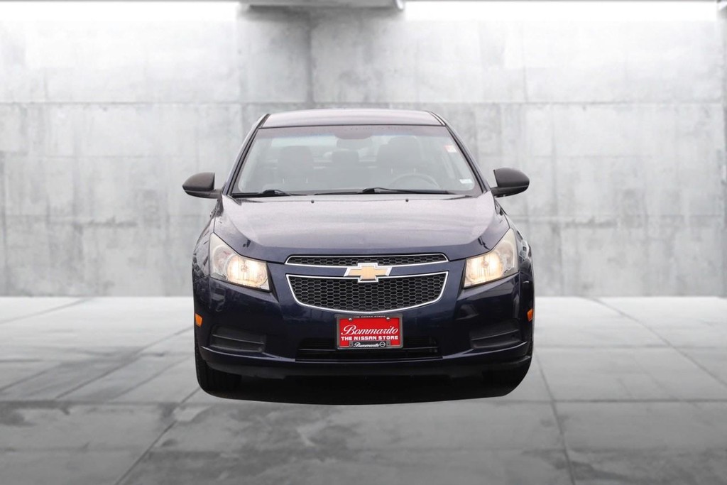 Chevrolet Cruze Vehicle Full-screen Gallery Image 04