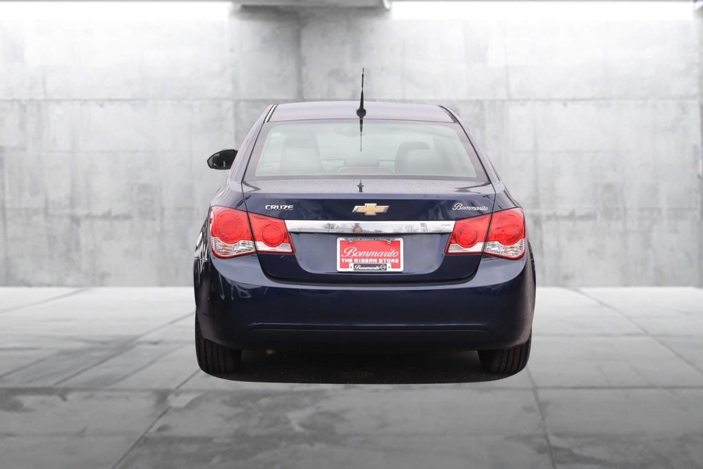 Chevrolet Cruze Vehicle Full-screen Gallery Image 06