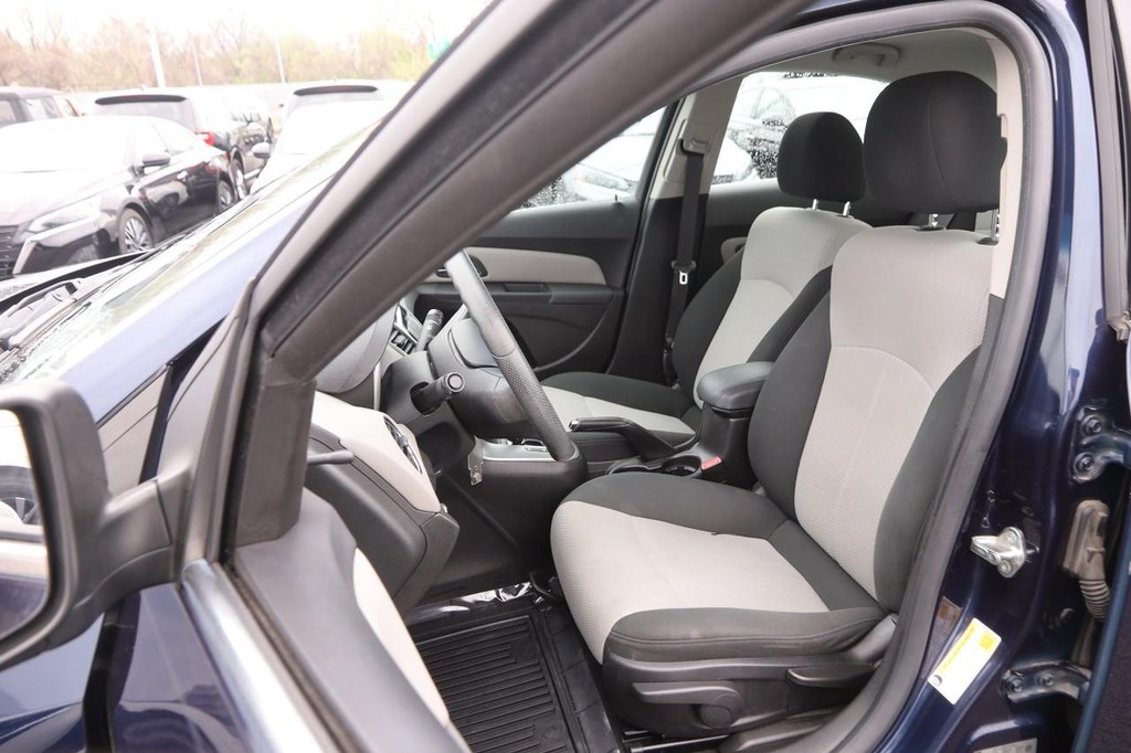 Chevrolet Cruze Vehicle Full-screen Gallery Image 08