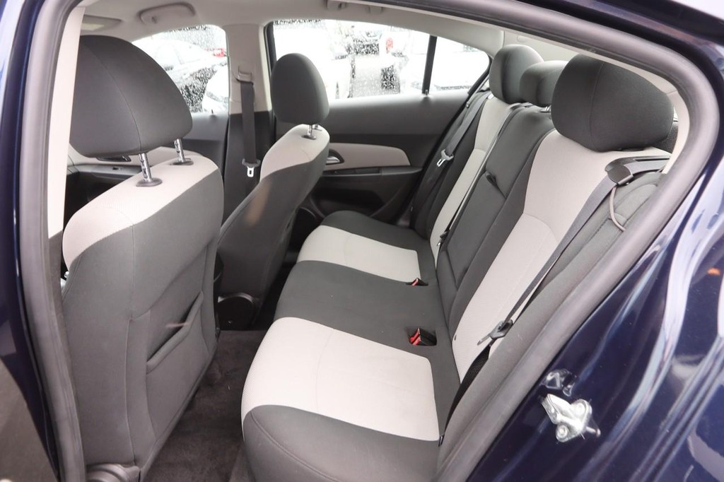 Chevrolet Cruze Vehicle Full-screen Gallery Image 09