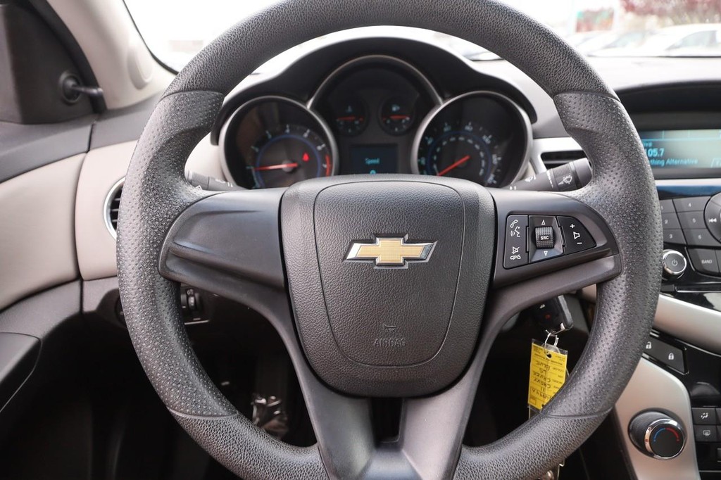 Chevrolet Cruze Vehicle Full-screen Gallery Image 10