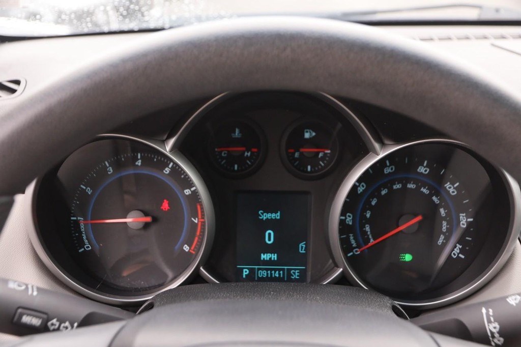 Chevrolet Cruze Vehicle Full-screen Gallery Image 12