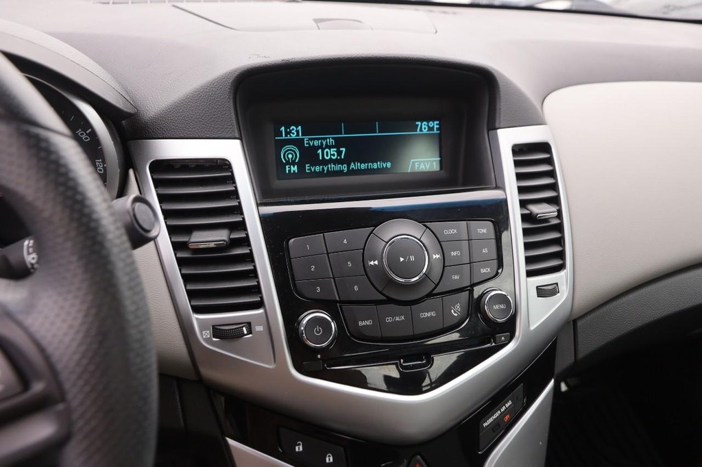 Chevrolet Cruze Vehicle Full-screen Gallery Image 13