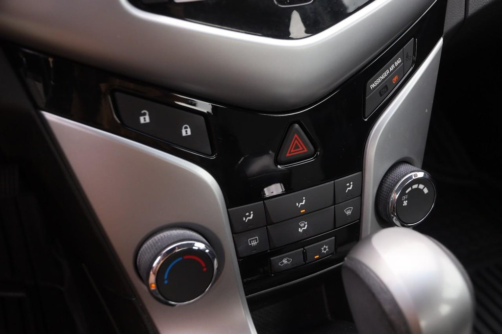 Chevrolet Cruze Vehicle Full-screen Gallery Image 14