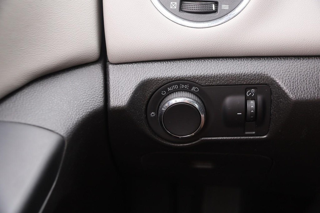 Chevrolet Cruze Vehicle Full-screen Gallery Image 15