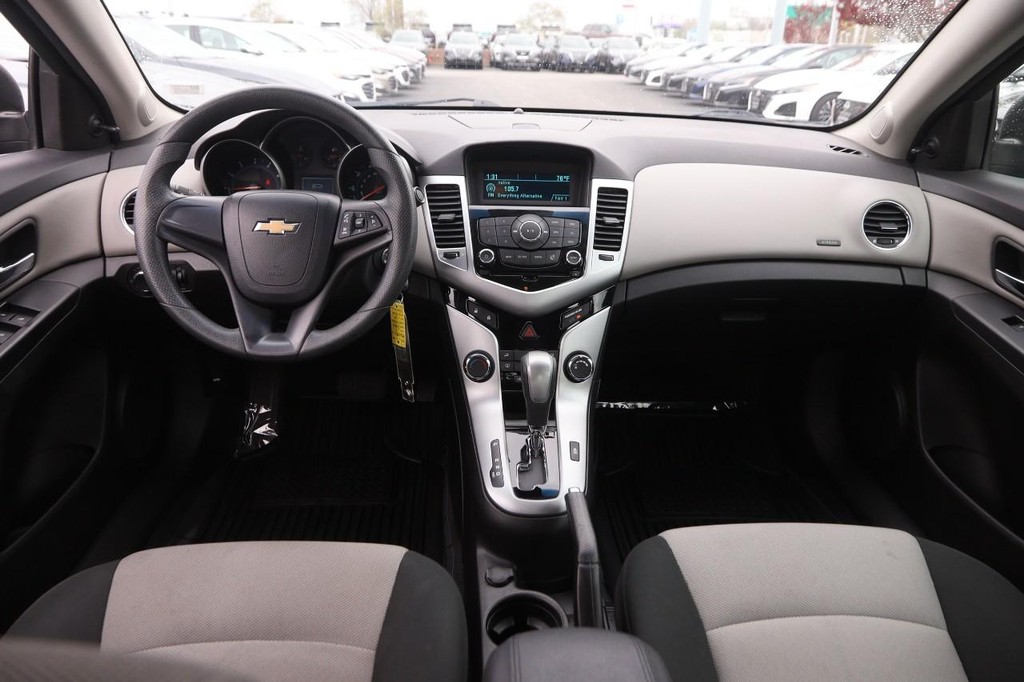 Chevrolet Cruze Vehicle Full-screen Gallery Image 16