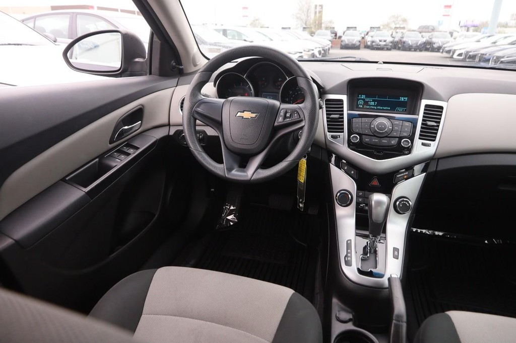 Chevrolet Cruze Vehicle Full-screen Gallery Image 17