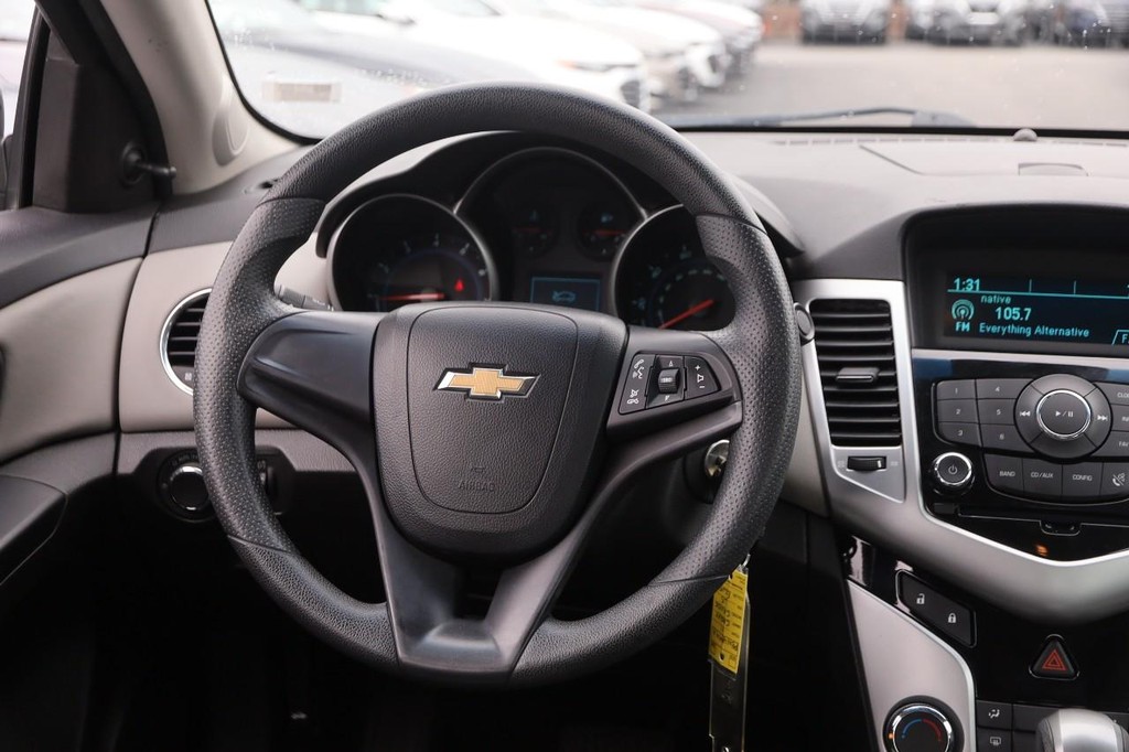 Chevrolet Cruze Vehicle Full-screen Gallery Image 18