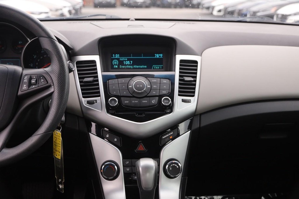 Chevrolet Cruze Vehicle Full-screen Gallery Image 19