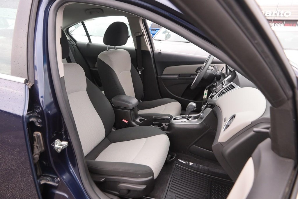 Chevrolet Cruze Vehicle Full-screen Gallery Image 21