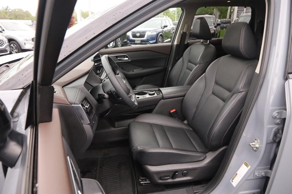 Nissan Rogue Vehicle Image 10