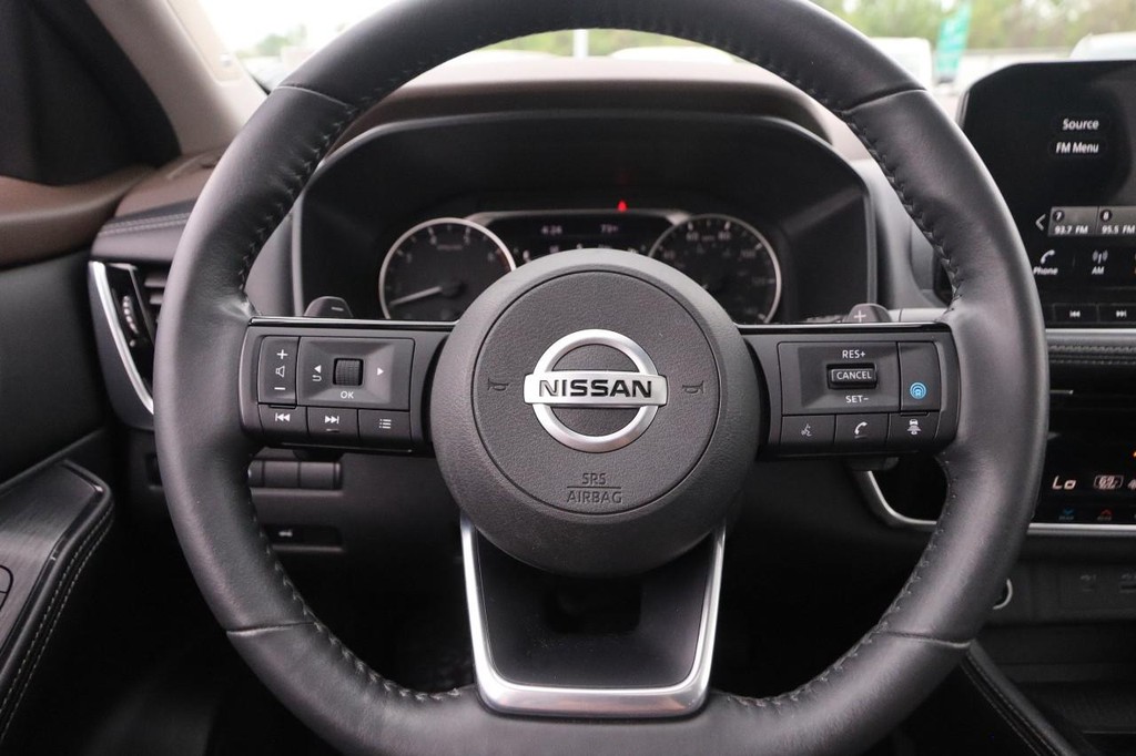 Nissan Rogue Vehicle Image 12