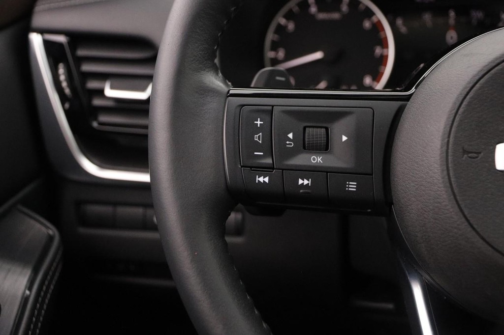 Nissan Rogue Vehicle Image 13