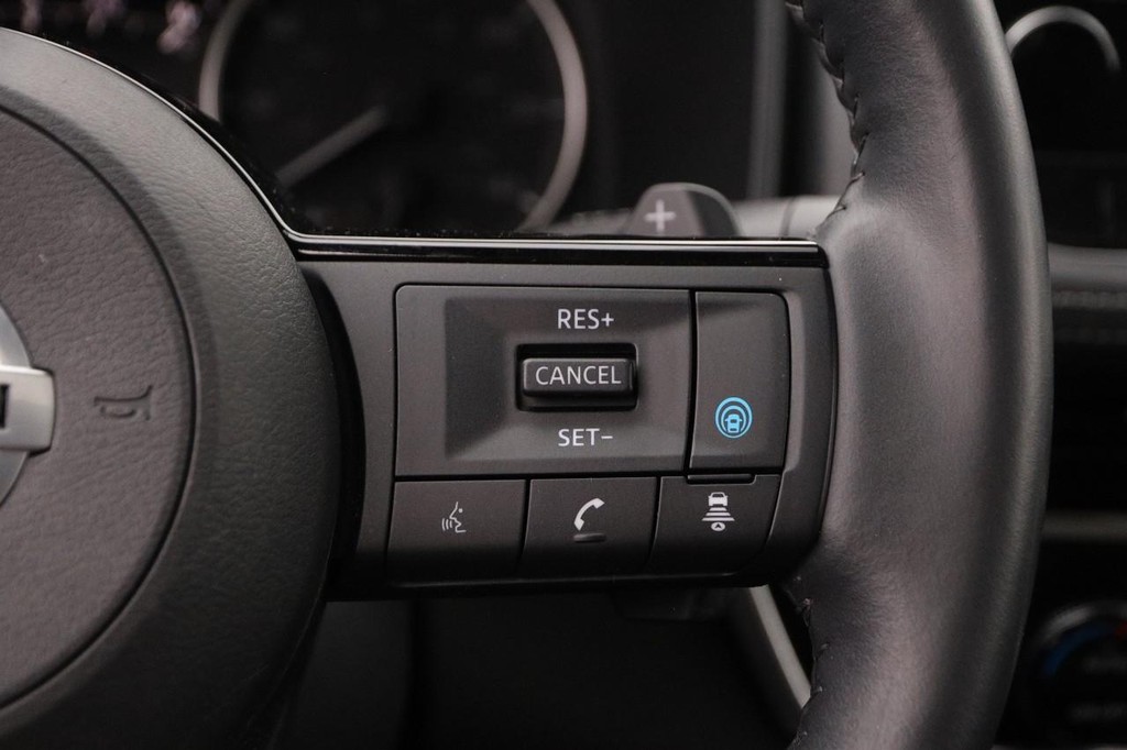 Nissan Rogue Vehicle Image 14