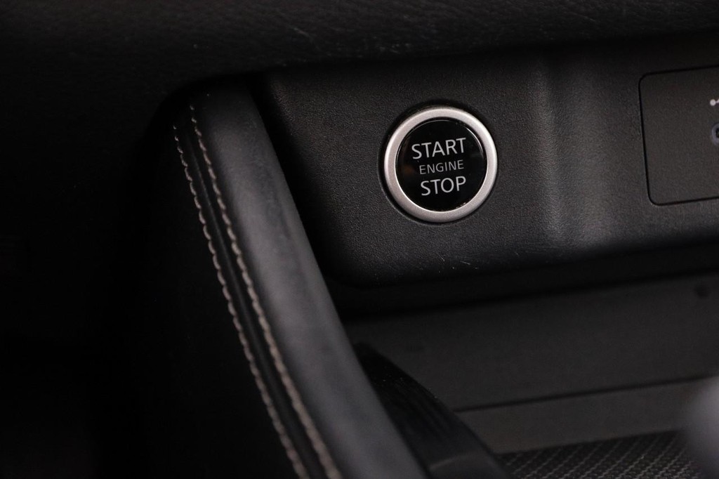 Nissan Rogue Vehicle Image 16