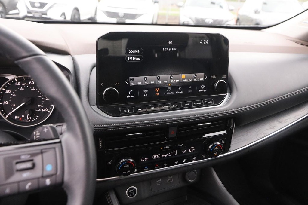 Nissan Rogue Vehicle Image 17