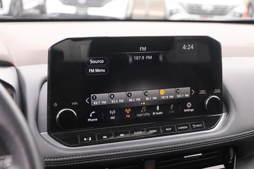 Nissan Rogue Vehicle Image 18