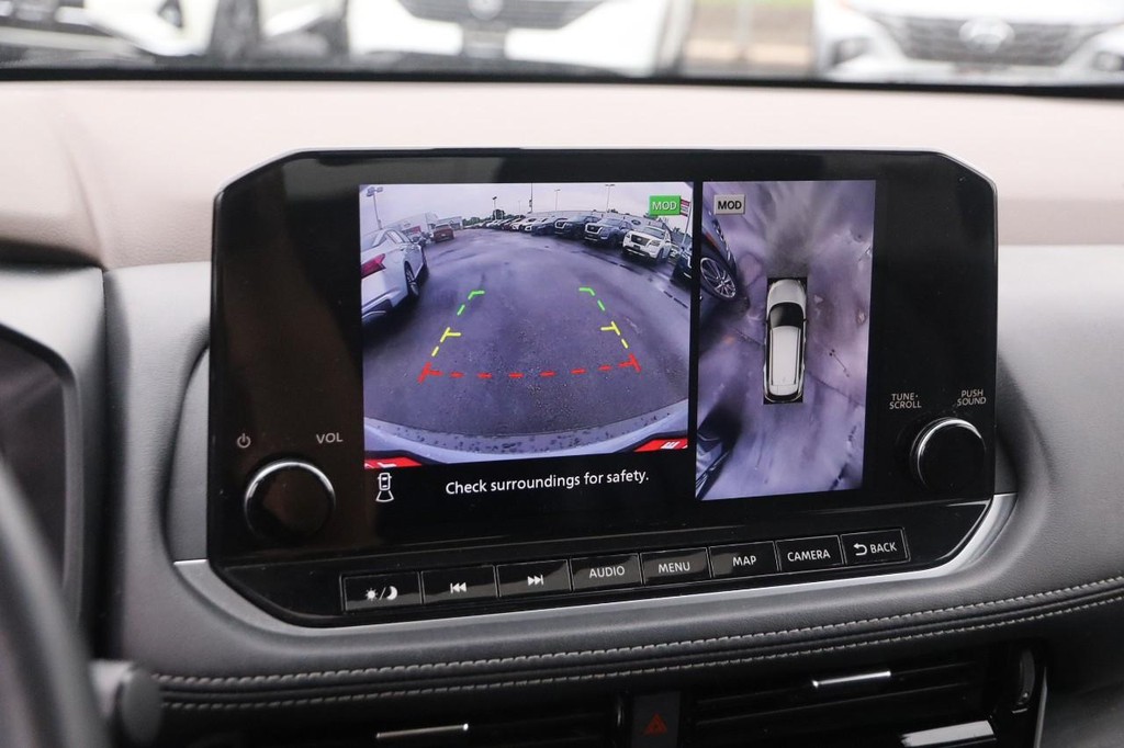 Nissan Rogue Vehicle Image 19