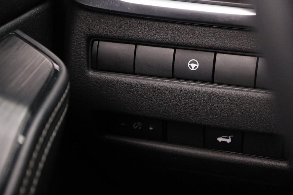 Nissan Rogue Vehicle Image 23
