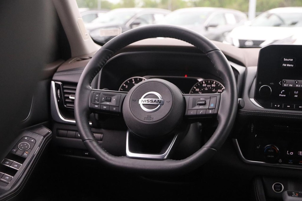 Nissan Rogue Vehicle Image 25