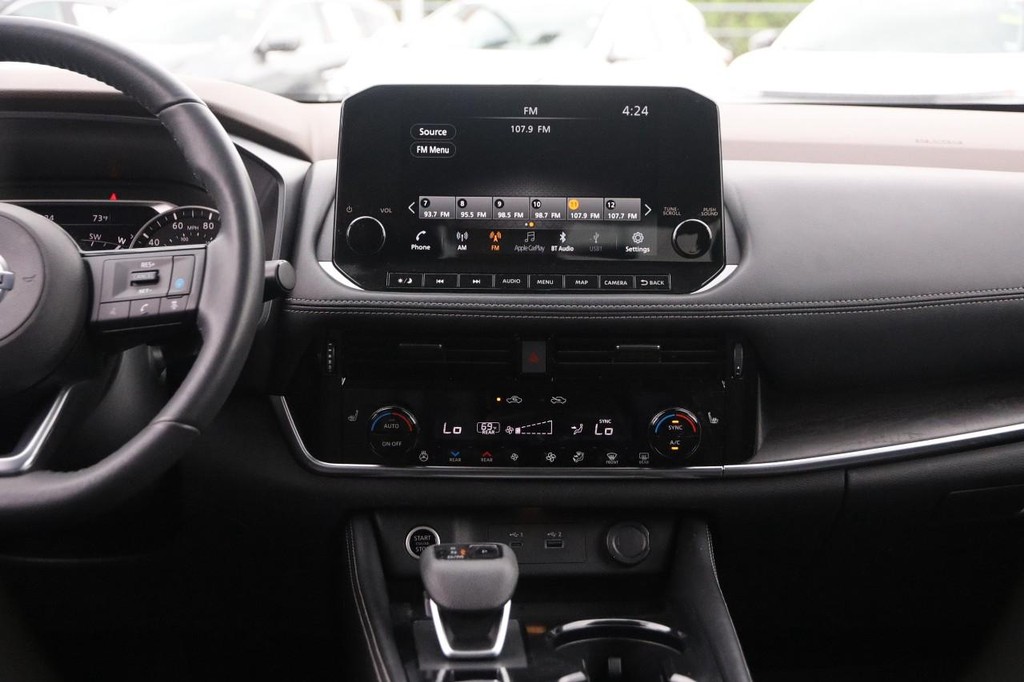 Nissan Rogue Vehicle Image 26